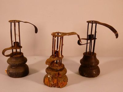 Réunion de trois rats de cave de vigneron en bois et métal. - Photo 1