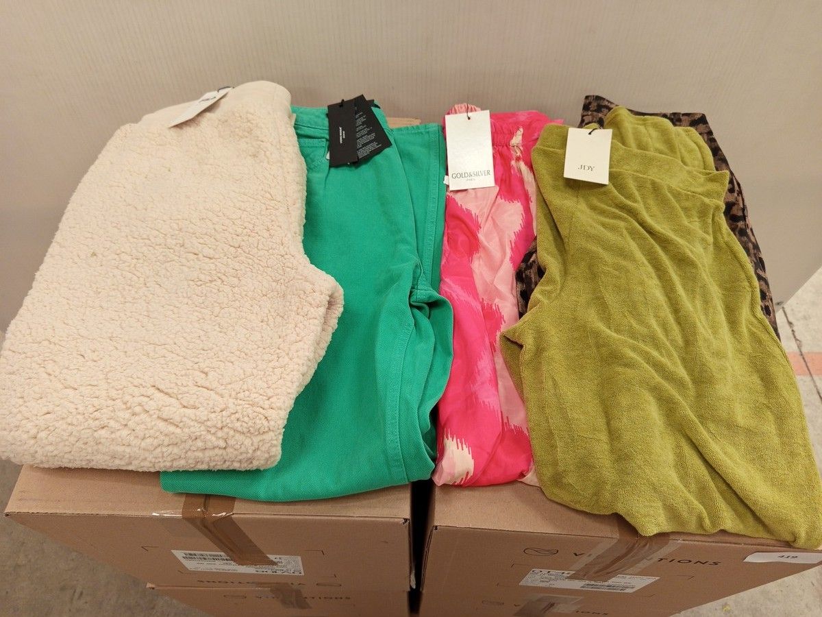 Lot de 100 pantalons (très grande variété de modèle) - pour femmes - 100% marques - Neuf, avec étiquette - 4 cartons
