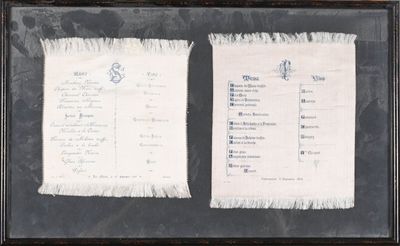 photo encadrée représentant un menu et une carte de menu posés sur une table