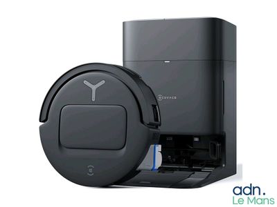 un gros plan sur un aspirateur noir et une boîte noire
