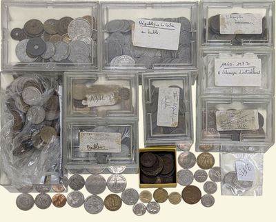 de nombreux types de pièces différents dans une boîte