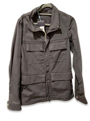 VESTE - Cette pièce grise foncée pour homme dispose de nombr…