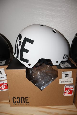 CORE PROTECTION – Casque core street blanc L/XL. Neuf. Possibilit...
