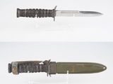 deux vues différentes d'un couteau au manche vert et à la lame marron