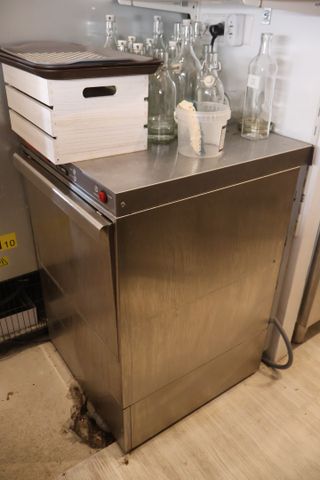 Lave verre/vaisselle GASTRO M trois paniers carrés