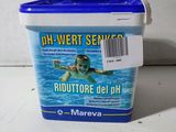 un seau en plastique muni d'un couvercle bleu et d'une étiquette