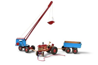 un camion jouet équipé d'une grue à l'arrière