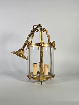 Lanterne de vestibule à trois bras de lumière en bronze doré…