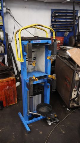 Compresseur pour ressort amortisseur pneumatique IRIMO CS 570