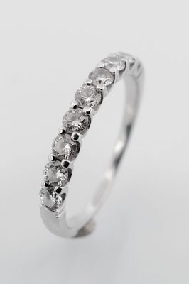 Demi-alliance en or gris 750 sertie de 9 diamants. - Photo 1