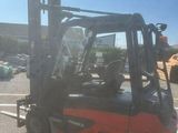 a picture of a forklift truck parked in a parking lot
