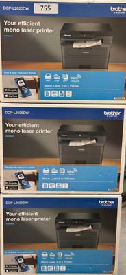 Trois nouveaux modèles d'imprimantes Brother sont exposés dans un magasin