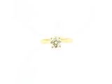 une image représentant une bague sertie d'un seul diamant sur fond blanc
