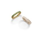 une paire de bagues en émeraude et diamant