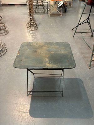a table that is sitting in the middle of a room