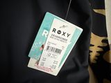 the back of a jacket with a tag on it that says roxy