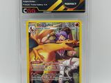 une carte Pokémon sur laquelle figure une femme vêtue d'une tenue jaune