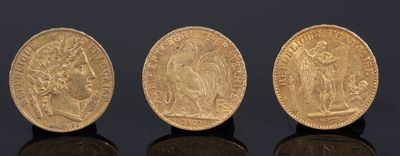 three gold sovereigns, one of which is a sovereign and one of which is a sovereign