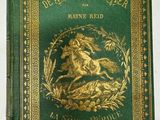 un vieux livre vert avec un cheval doré sur la couverture
