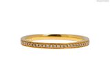 une bague en or jaune sertie de diamants blancs