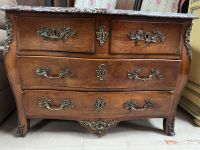 Commode tombeau en bois naturel ouvrant par quatre tiroirs à… (photo 4)