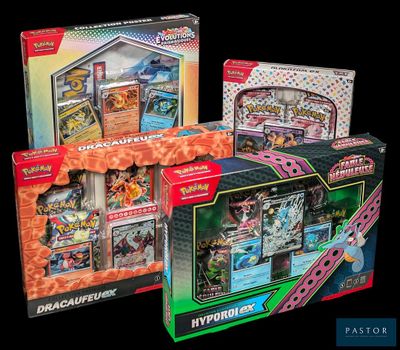 trois types différents de cartes Pokémon dans un présentoir