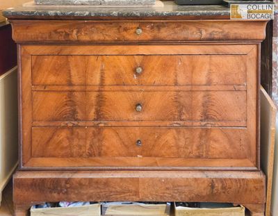 Commode doucine en placage Epoque Louis-Philippe