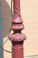 Paire de lampadaires de ville en fonte relaquée rouge à déco… (photo 3)