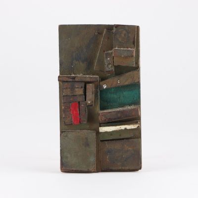 une image représentant une sculpture d'un bâtiment réalisée en métal