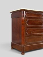 Commode en placage d'acajou ouvrant par 4 tiroirs. (photo 4)