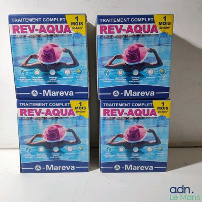 deux boîtes de Rev - Aqua pour la natation et les équipements de natation