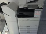 une photo d'une imprimante posée sur un comptoir