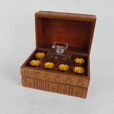 une petite boîte contenant un lot de bougies
