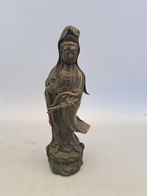 Chine XXème Divinité féminine, sujet en bronze.