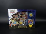 une boîte de cartes à collectionner Pokémon contenant une figurine Pokémon