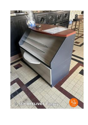 Deux Meubles DE Presentation Anciens