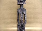a statue of a man with a hat on his head