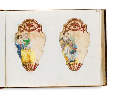 deux photos d'une femme et d'un homme sur un livre
