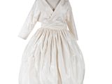 une image d'une robe blanche sur un mannequin, un mannequin, un mannequin, un mannequin, un mannequin, un mannequin, un mannequin, un mannequin