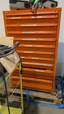 Trieur d'outillage à tiroirs en métal laqué orange avec son contenu - Photo 1