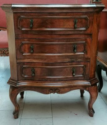 Chevet en bois naturel ouvrant par 3 tiroirs, travail Hollan…