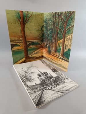 un livre ouvert sur lequel est dessiné une maison et des arbres