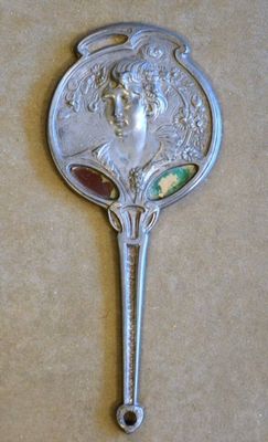 Georges de FEURE (1868-1943) Miroir face-à-main en étain à d…