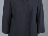 un manteau noir sur un mannequin mannequin mannequin mannequin mannequin mannequin mannequin mannequin mannequin mannequin