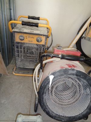 une photo d'une pièce avec un radiateur et d'autres objets