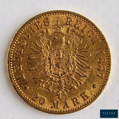 l'image d'une pièce d'or ornée d'une couronne