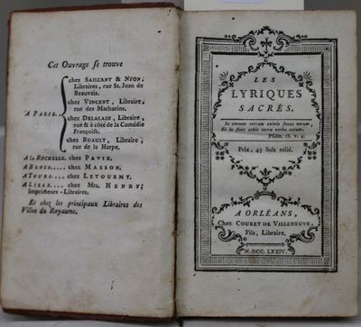 un vieux livre avec un titre en noir et blanc