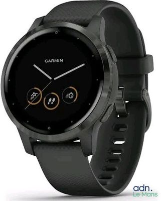 gros plan d'une montre intelligente sur fond blanc