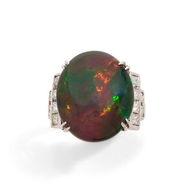 une bague en oplite et diamants
