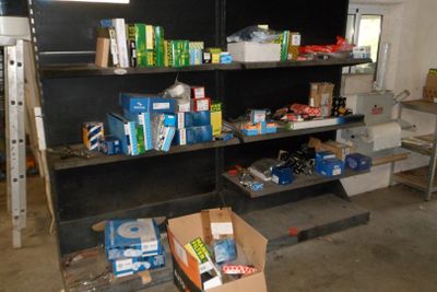 STOCK : Pièces de mécanique auto, huile, filtres, phares, disque de fr